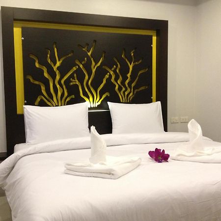 The Silk Hill Hotel Patong Extérieur photo