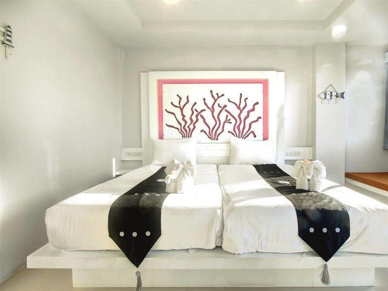 The Silk Hill Hotel Patong Extérieur photo