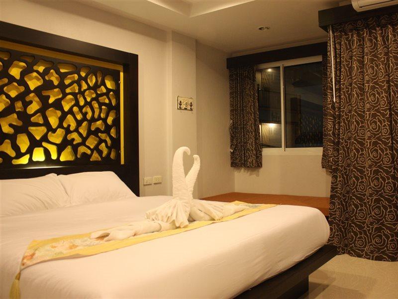 The Silk Hill Hotel Patong Extérieur photo
