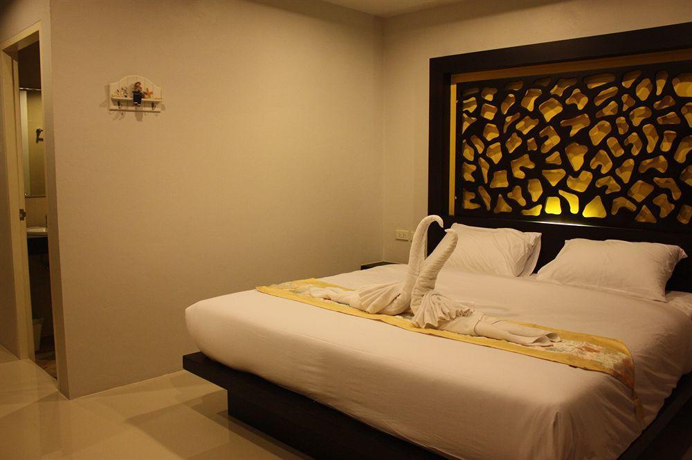 The Silk Hill Hotel Patong Extérieur photo