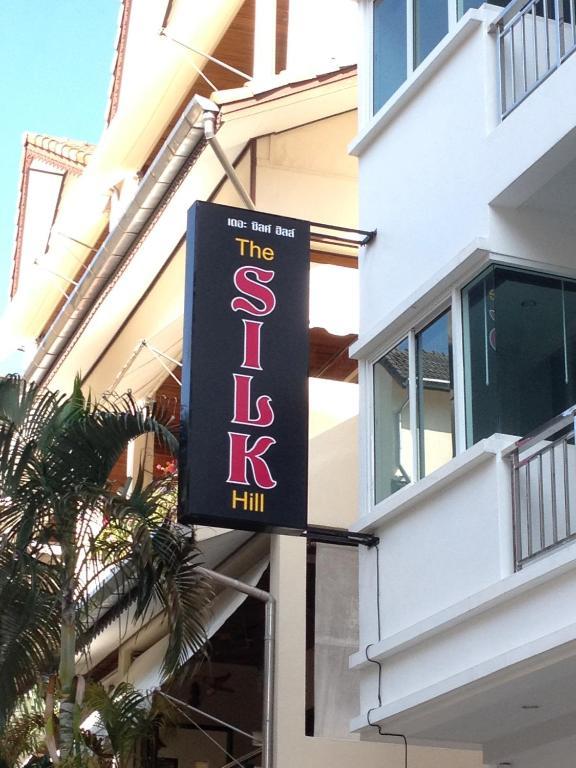 The Silk Hill Hotel Patong Extérieur photo